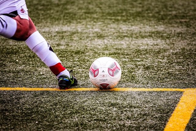 贴脸开大！祖巴茨罚球时，老鹰主场球迷高喊“保罗在哪里？”